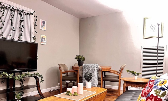 Southside Apartment | Derby City Flat 2 bedroom - king and queen sized bed