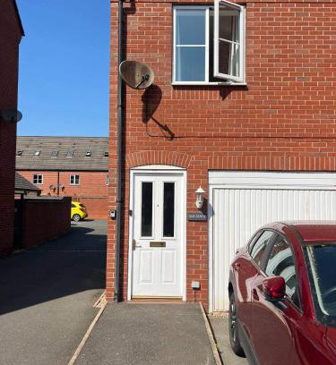 Hilton House | Derby Luxury Apartment - Foss Road- Sleeps4