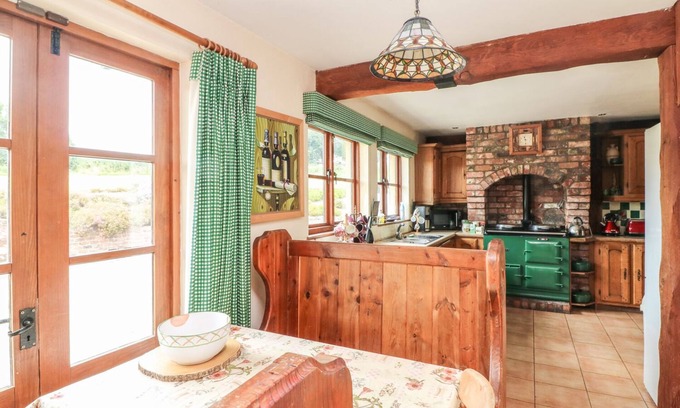Aughrim Cottage | DERRYWATER HOUSE, pet friendly in Aughrim, County Wicklow