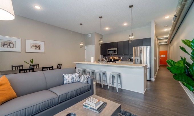 Downtown Des Moines Apartment | Des Moines Beautiful 2BD 2BA Downtown Apartment