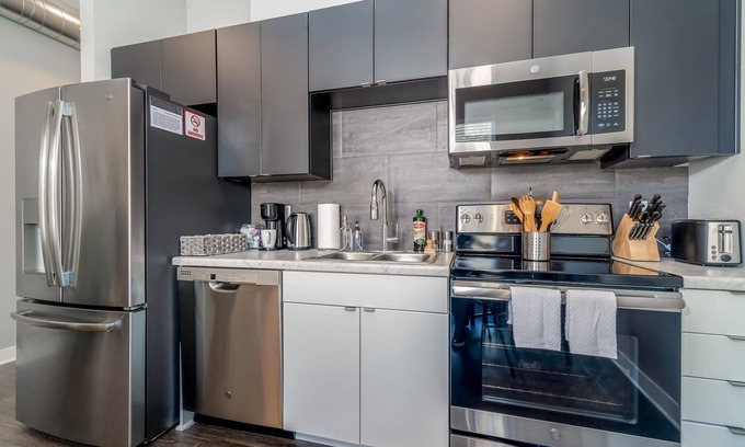 Downtown Des Moines Apartment | Des Moines Designer 1BD 1BA Downtown Apartment