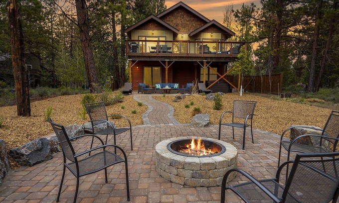 Sunriver Cabin | Deschutes River Home | Game Room + Kayaks