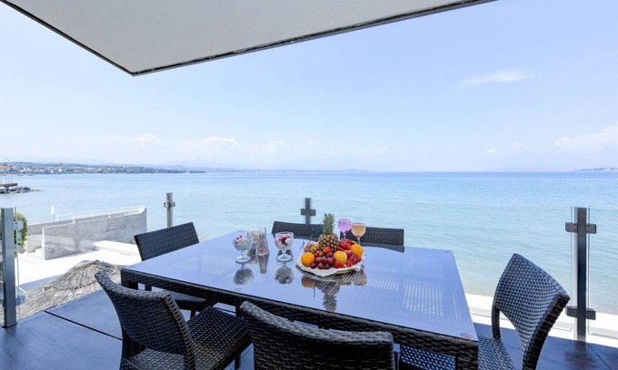 Desenzano del Garda Villa | DesenzanoLoft Villa Meraviglia on the lake