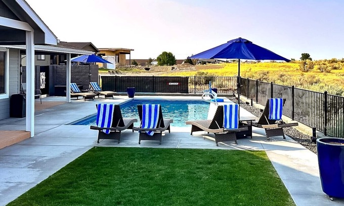 Desert Aire House | Desert Aire Vacation Home on the Golf Course w/River View, Private Pool/hot tub