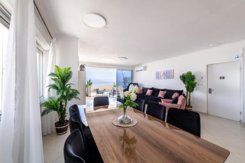 Eilat Apartment | Desert and Sea-penthouse Full Sea view