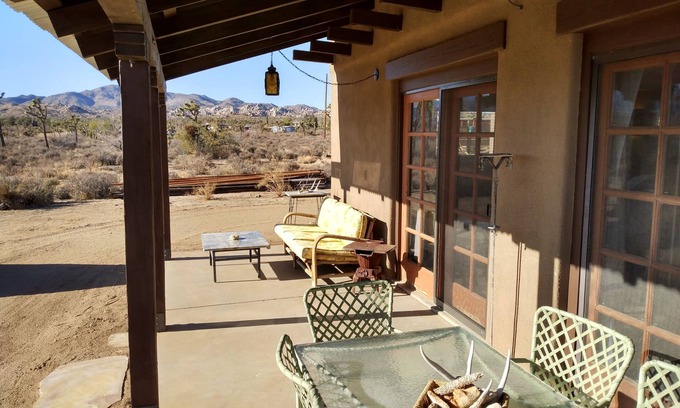 Pioneertown House | Desert Casita.Rock, Mesa and Mountain Views!