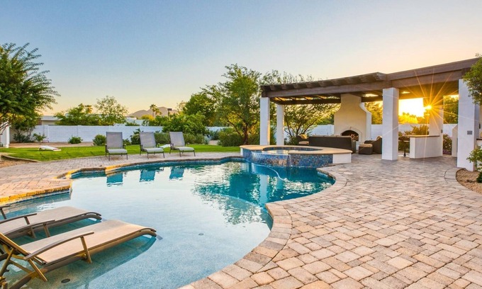 Tierra Feliz North House | Desert Dreams with Mountain Views & a Private Resort in Paradise Valley