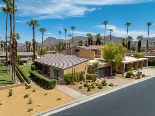 Palm Desert House | Desert Flower- Country Club Condo Pool & Spa