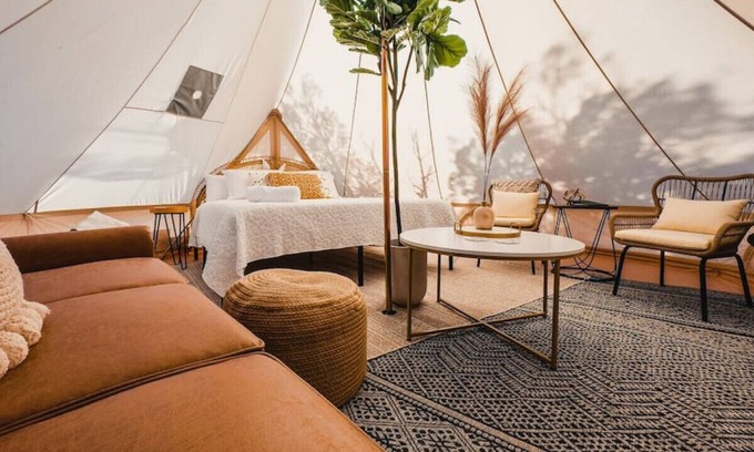 Yucca RV Rental | Desert Glamping Escape w/ Shared Bathroom: Boulders at Ravari (3 of 6)