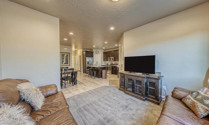 Sienna Hills House | Desert Glow