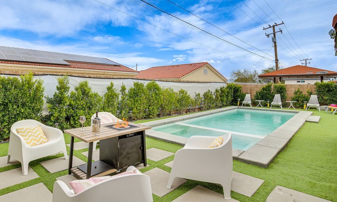 Desert Hot Springs House | Desert Hot Springs Home w/Pool & Gas Grill!