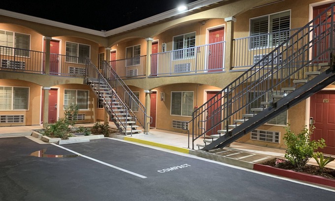 Corona Hotel | Desert Inn Motel