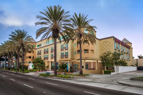 Anaheim Resort Hotel | Desert Palms Hotel & Suites Anaheim Resort