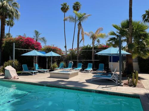 Warm Sands Hotel | Desert Paradise - A Men's Clothing Optional Resort