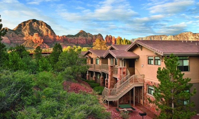 West Sedona Resort | Desert Resort perfect for Hiking Cathedral Rock with access to outdoor pool and hot tub