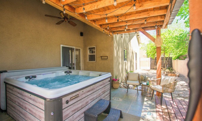 Vecinos Del Bosque House | Desert Sunset+Hot Tub+Pet Friendly+No Pet Fees!