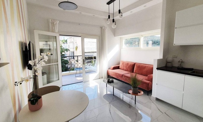 Tel Aviv City Center Apartment | Design 2 Bdr Apartment - Habima TL60
