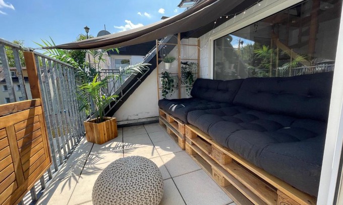 Frintrop Apartment | Design Apartment am CentrO mit Homeoffice Balkon und WIFI