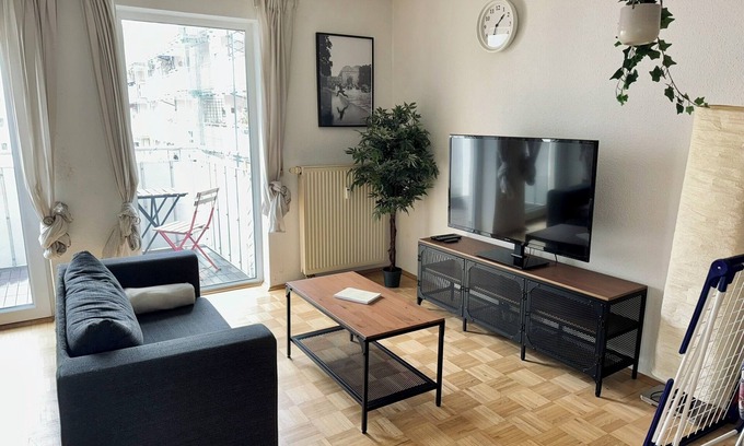 Leipziger Vorstadt Apartment | Design Studio I Center I Green