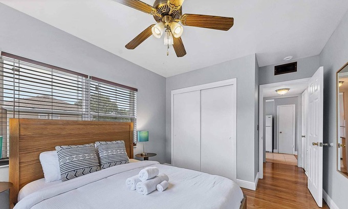 Virginia Park Apartment | Designed 1BR with Garden in Tampa Virginia Park