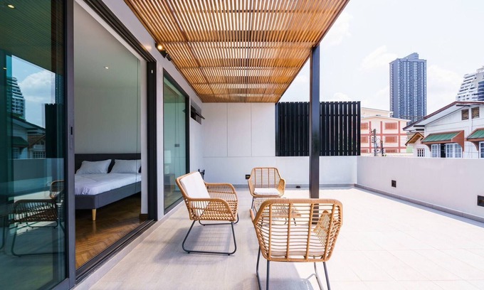 Khlong Tan Nuea Villa | Designer 49 Pool Villa