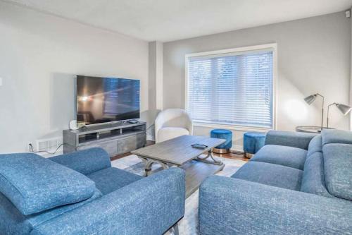 Streetsville Villa | Designer 4BR Executive Townhome w/Parking