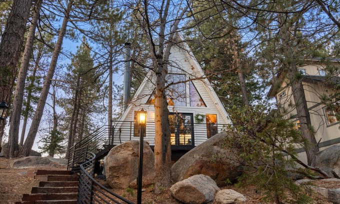 Running Springs Ski Chalet | Designer A Frame with AC Pets Big Bear NEW Hot Tub
