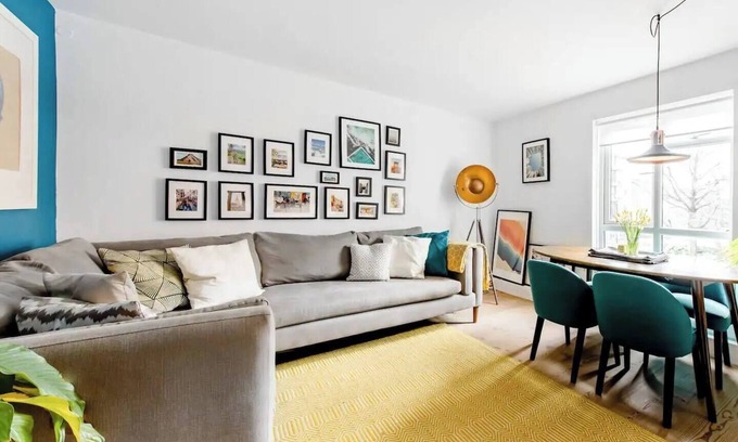 Hammersmith Broadway Apartment | Designer apartment in West London with free private parking