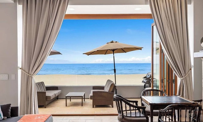 Oxnard Shores House | Designer Beachfront Villa in Oxnard Shores.