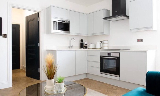 Canton Apartment | Designer Cardiff Apartments with Free Parking