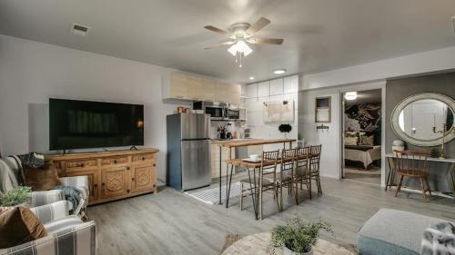 Camelback East House | Designer Condo in Hip Zen Yard Midtown Phoenix
