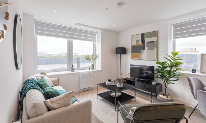 Clock House Apartment | Designer Flat in Prime Location