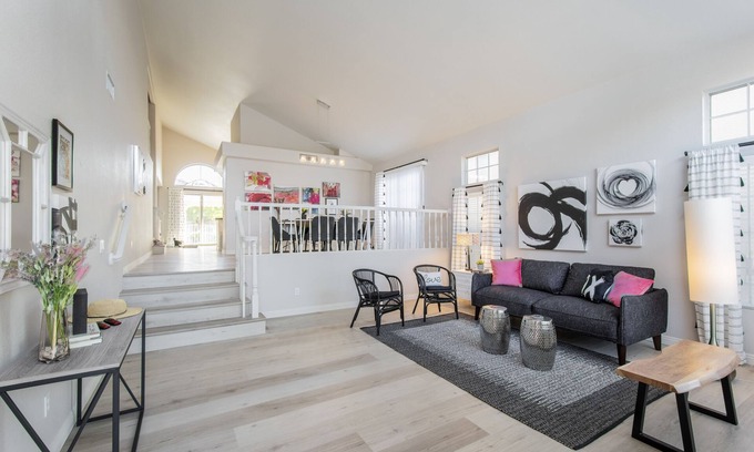 Green Valley North House | Designer home-6 miles to the Las Vegas Strip!