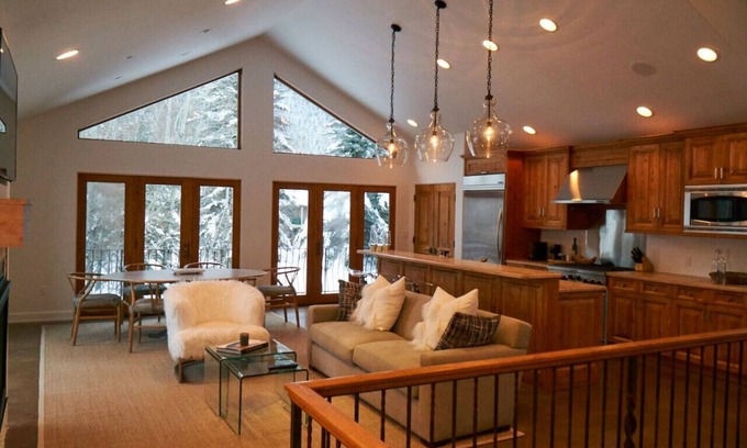 Warm Springs House | Designer Home in Warm Springs w/Mountain Views