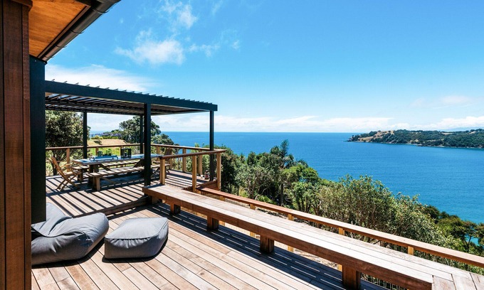 Waiheke Island House | Designer living with stunning views across the bay, a spa and coast walks.