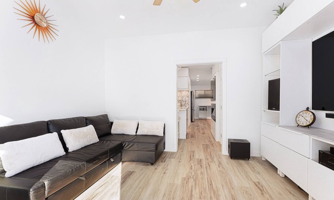Grandview-Woodland House | Desirable Private 2 bedroom Suite near Downtown