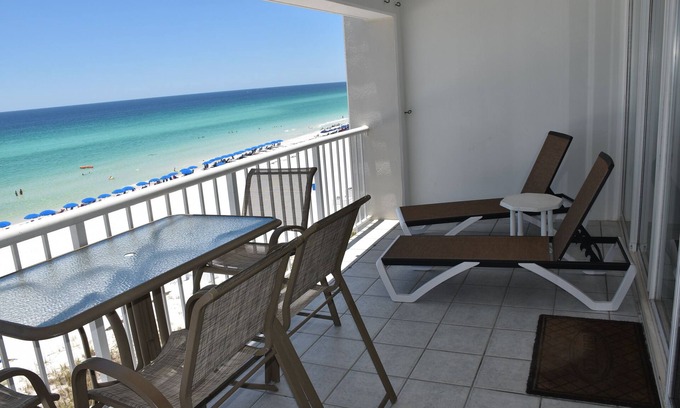 Destin Condo | Destin Gulfgate 401 -XLG 2 BR -Sleeps 8 -Beach Front - End Unit