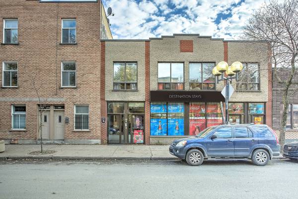 Saint Henri Hotel | Destination Stays Griffintown Montreal