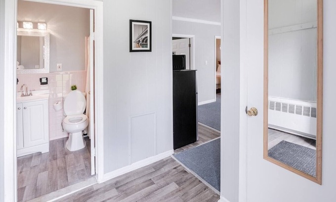 Riverview Apartment | Detroit 2Bd Family Home | Lake Erie Metropark