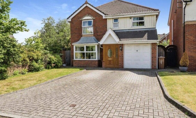 Walkden House | Detached 5 bed property