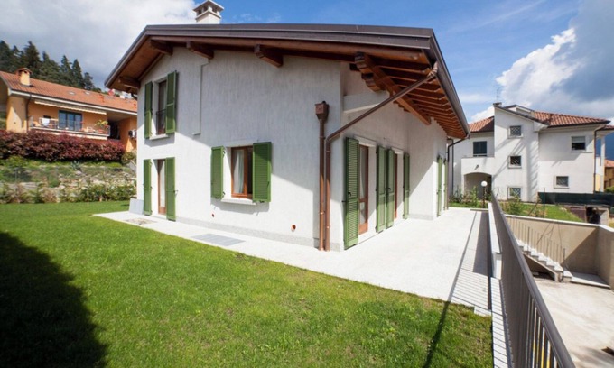 Verbania House | Detached 5½-room house with large garden and beautiful lake view
