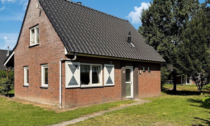 Hoeven House | Detached bungalow for 6 persons