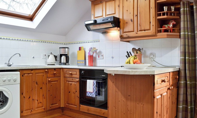 Perth Cottage | Detached cottage for 4 nestling on the banks of the River Tay only 6 miles east of Perth.
