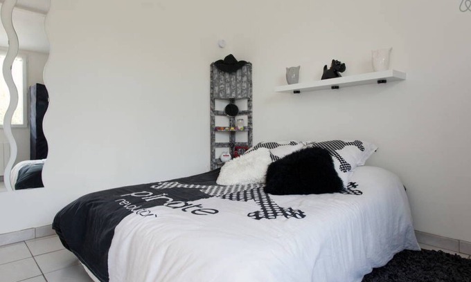 Arles Apartment | Detached cottage