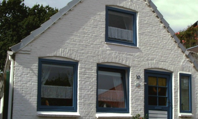 Meldorf House | Detached holiday home in the historic old town of Meldorf for 6 people