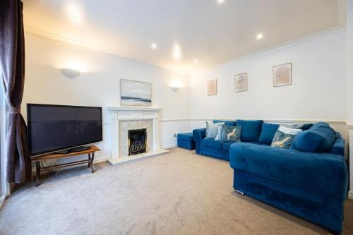 Stockport House | Detached Home in Greater Manchester with Free Parking
