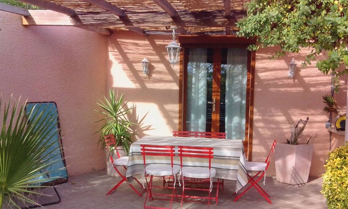 Venzolasca House | detached house on land