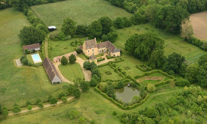 Saint-Celerin Cottage | Detached house, quiet location, swimming pool, fishing, sleeps 8