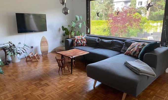 Hakenfelde House | Detached house with garden & great connections