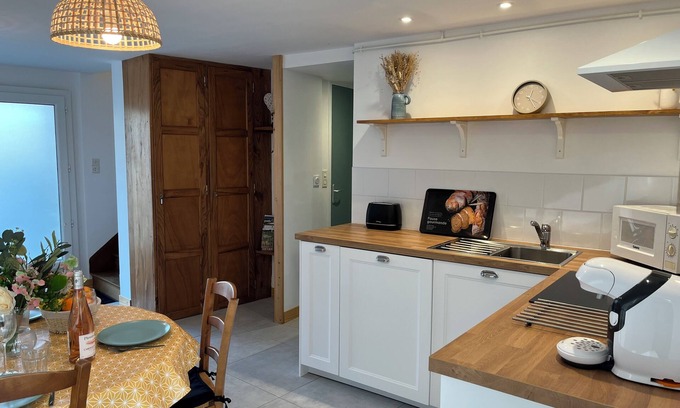 Roz-sur-Couesnon House | Detached stone house - Mt. St. Michel - set on a hill overlooking the bay